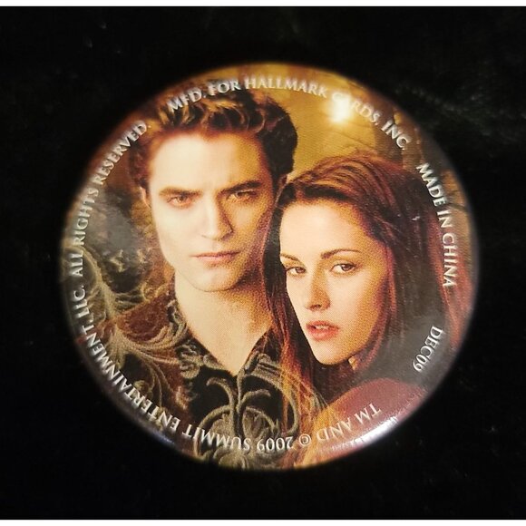 Collectible New Moon Pins, set of 4 (set #2) - Picture 7 of 9